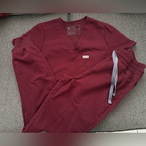 Figs scrub set burgundy